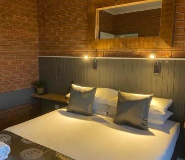 Mulwala Hotel | Ashleigh Court Motor Inn