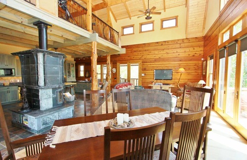 Emigrant Cabin | Ashling Ranch - Gorgeous, luxury log home with access to Yellowstone River!