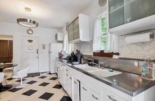 Ashtabula House | Ashtabula Cottage- Minutes from Covered Bridges & Wineries