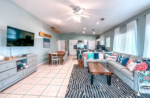 Saint Elmo House | Ask for 20% Off Steps to the Beach, Access to Pool