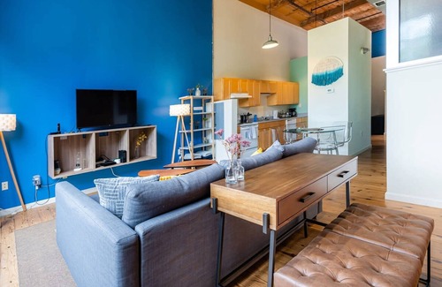 Downtown Apartment | ASK FOR Discount-2br Historic Brick Getaway Wifi