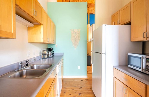 Downtown Apartment | ASK FOR Discount-2br Historic Brick Getaway Wifi