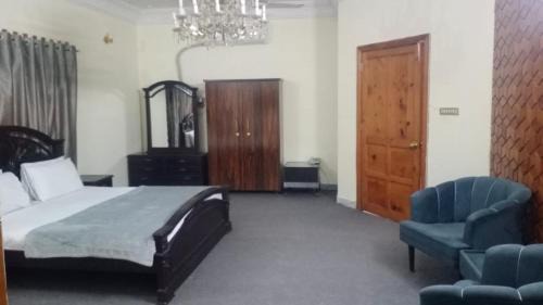 Darra House | Askari Gold Crest