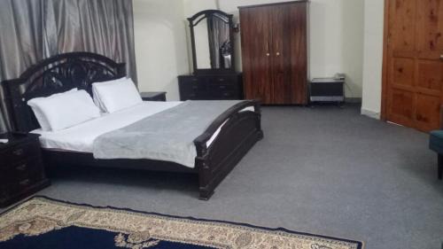 Darra House | Askari Gold Crest