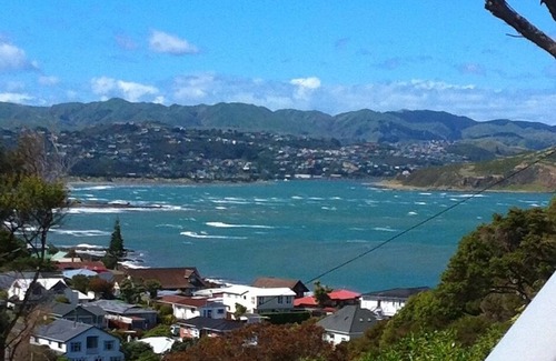 Plimmerton Cottage | Aspen Cottage - Stylish Cottage with Sea Views
