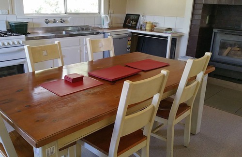 Pomonal House | Astoria Park Cottage - 500 acres sheep, kangaroos, walabies, birdlife, views.