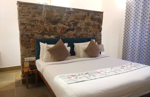 Sariska Hotel | Astroport Sariska Treetop by Eight Continents