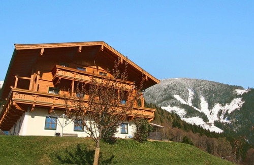 Bruck an der Grossglocknerstrasse Villa | Stunning villa for 5 people with WIFI, TV, balcony and parking