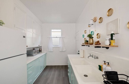 Hermosa Beach Apartment | At Hermosa Ave and Pier ave- B
