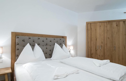 Alpendorf Ski Chalet | Apartment in St. Johann im Pongau with sauna