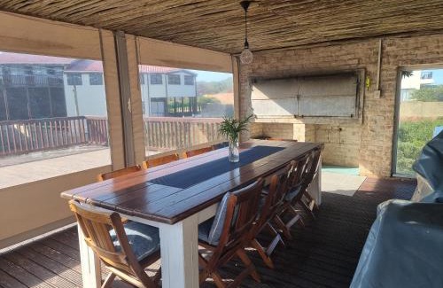 Oyster Bay House | AT THE BEACH