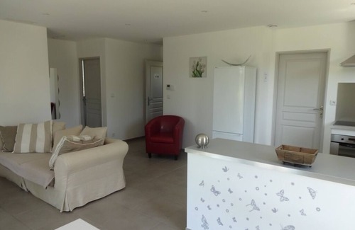 Monteux Cottage | At the foot of Ventoux, between Avignon and Carpentras, air-conditioned gite with swimming pool