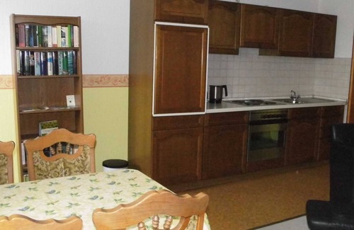 Pahlen Apartment | At the ice cream parlor