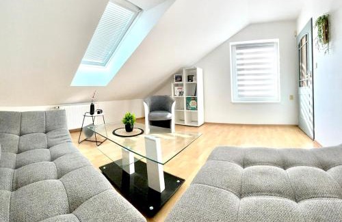 Hrdejovice Apartment | At The Top - podkroví s terasou