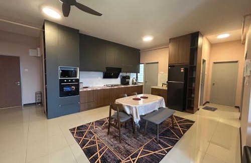 Labu Apartment | Atenza Homestay Residensi KLIA Condominium, 4 bedrooms 3 bathrooms , Near KLIA and Sepang F1