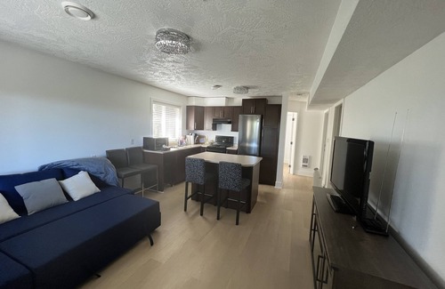Regional District of Nanaimo House | Athena’s Luxury Retreat