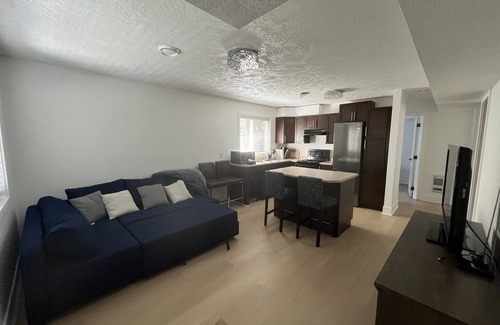 Regional District of Nanaimo House | Athena’s Luxury Retreat