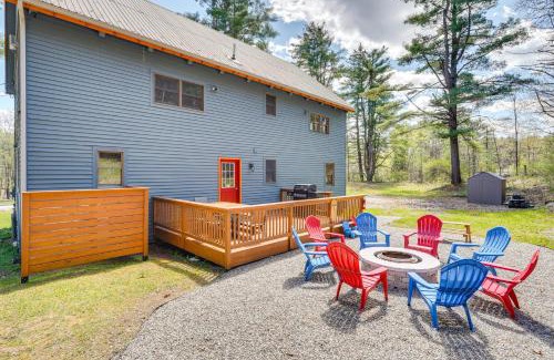 Athol House | Athol Cabin with Deck and Fire Pit, 10 Mi to Lake