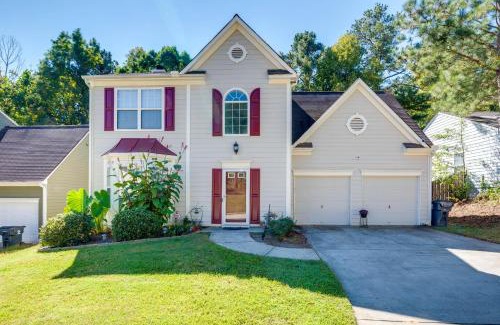 Austell House | Atlanta Area Home with Yard about 2 Mi to Six Flags