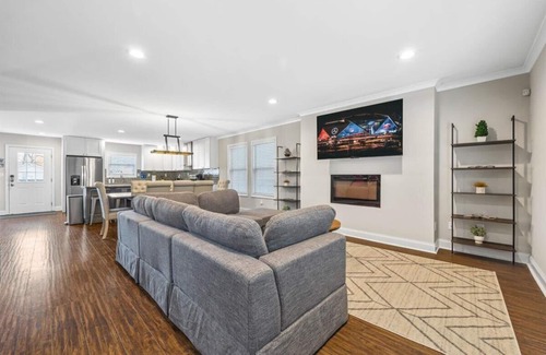 Edgewood House | Atlanta Spacious Haven near Downtown & BeltLine