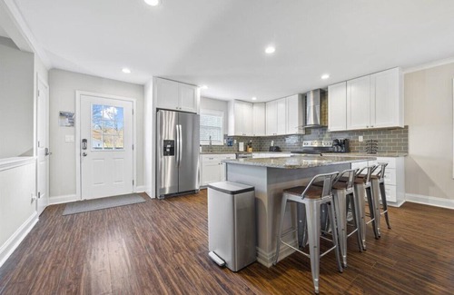 Edgewood House | Atlanta Spacious Haven near Downtown & BeltLine