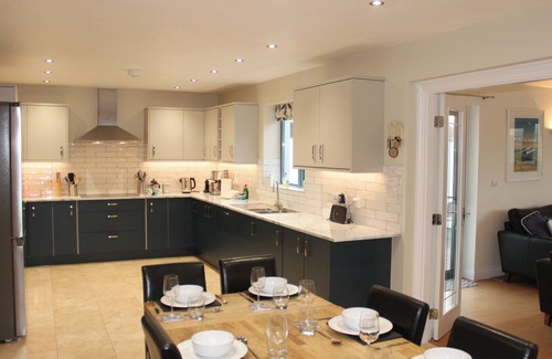 Widemouth Bay Cottage | ATLANTIC REACH, pet friendly, with open fire in Widemouth Bay