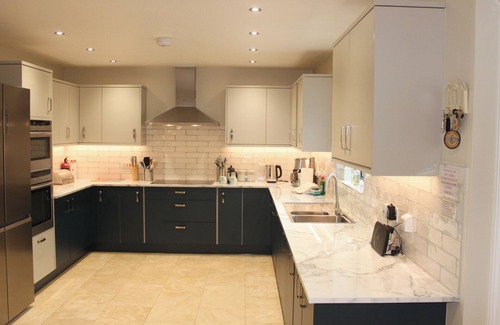 Widemouth Bay Cottage | ATLANTIC REACH, pet friendly, with open fire in Widemouth Bay