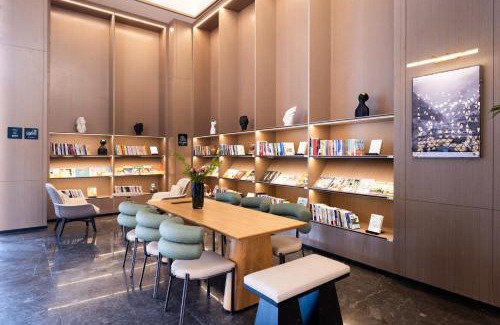 Bayi District Hotel | Atour Hotel Linzhi Bayi Nanyue Avenue