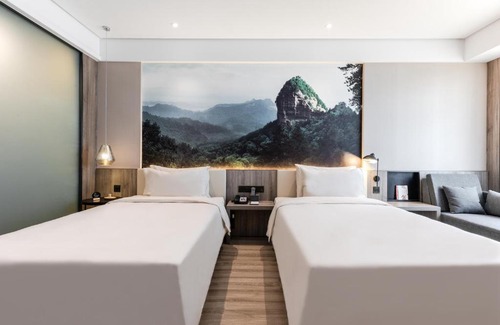 Maiji District Hotel | Atour Hotel (Tianshui Hige Speed Railway South Xihuang Avenue)