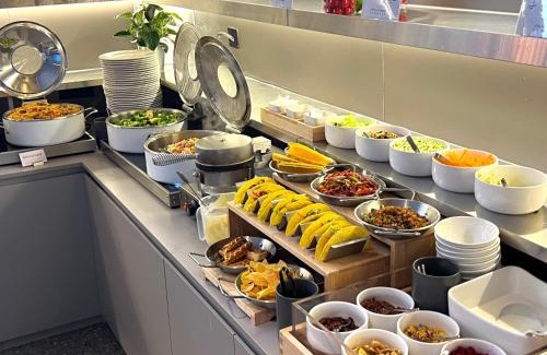 Panyu Hotel | Atour Light Hotel Guangzhou Panyu Hanxi Changlong-Free Midnight Snack&16 minutes drive to Conton Fair&Free Coffee Togo&Free Laundry and Drying services