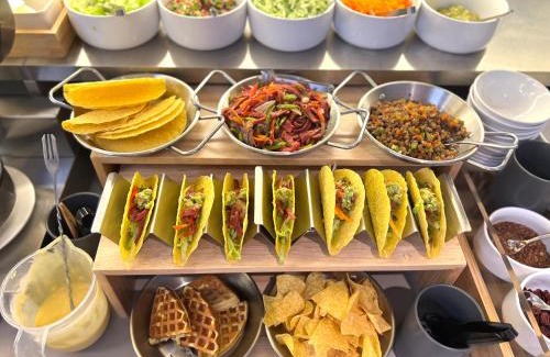 Panyu Hotel | Atour Light Hotel Guangzhou Panyu Hanxi Changlong-Free Midnight Snack&16 minutes drive to Conton Fair&Free Coffee Togo&Free Laundry and Drying services