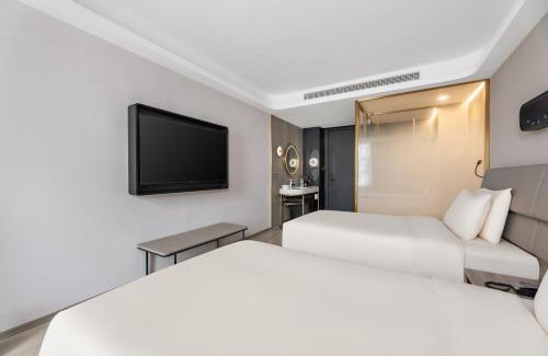 Ganjingzi Hotel | Atour X Hotel Dalian Huanan Plaza Huadong Road