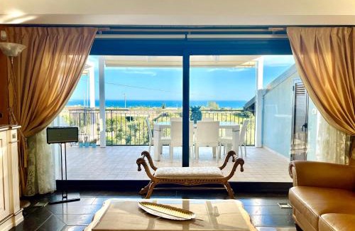 Pozzallo Apartment | Attico elegante VISTA MARE "Terrazza nel Blu"