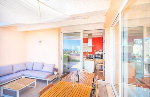 Cagliari Apartment | Attico Luce e Colori - Terrazza Vista Mare - 5 Bdr