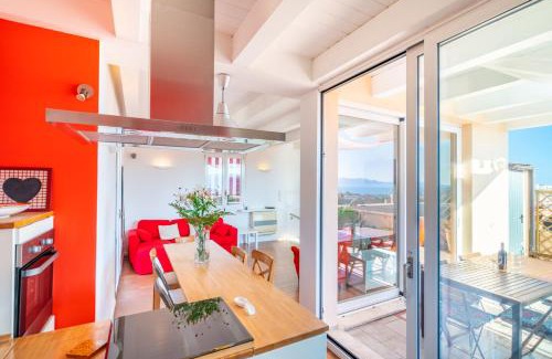 Cagliari Apartment | Attico Luce e Colori - Terrazza Vista Mare - 5 Bdr