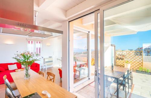 Cagliari Apartment | Attico Luce e Colori - Terrazza Vista Mare - 5 Bdr