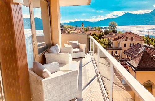 Luino Apartment | Attico Palazzo di Vetro