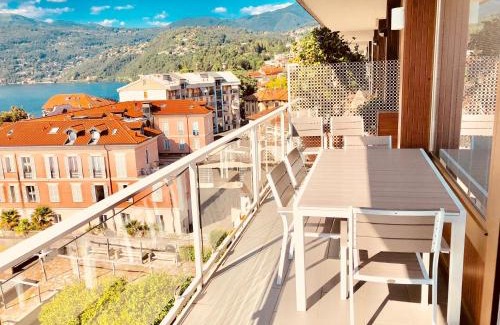 Luino Apartment | Attico Palazzo di Vetro