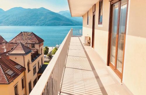 Luino Apartment | Attico Palazzo di Vetro