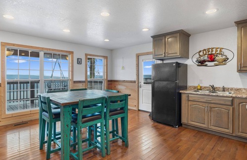 South Pittsburg Cabin | Attitude Adjustment Cabin with hot tub, fire pit, & indoor pool!