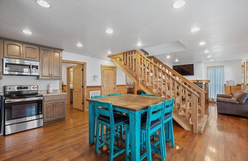 South Pittsburg Cabin | Attitude Adjustment Cabin with hot tub, fire pit, & indoor pool!