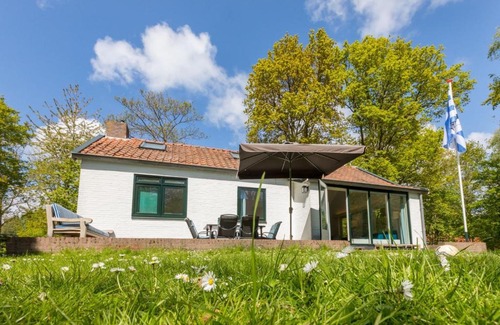 Breezand House | Attractive vacation home with spacious garden