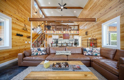 Golden Cabin | ATV Haven, Hot tub, Sleeps 14