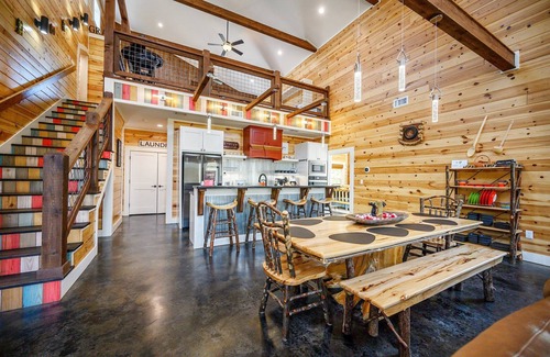 Golden Cabin | ATV Haven, Hot tub, Sleeps 14