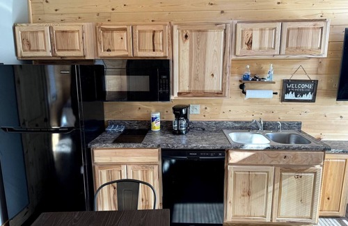 Bramwell Cabin | ATV TrailCamp: Conrad's Cottage- Just seconds from the HMT Pocahontas Trailhead!