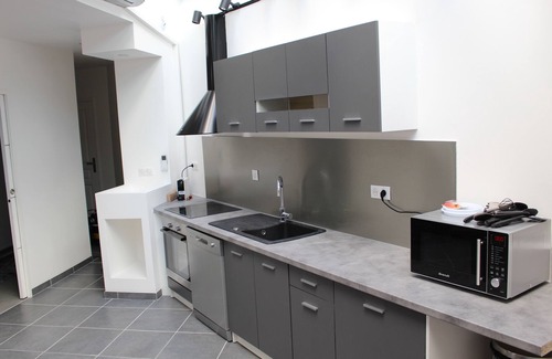 Roye Apartment | Atypical apartment with veranda in city center