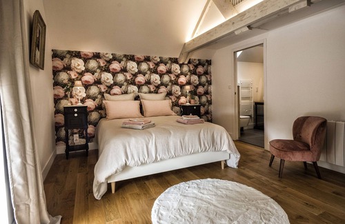 Le Vast Bed & Breakfast | Au fil de l'eau "Chambre d'hôtes" located at Le Vast in green countryside