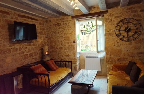 Castelnaud-la-Chapelle House | Au Pied du CHÂTEAU - 5 to 11 people - Swimming + canoeing + cycle path 100m away