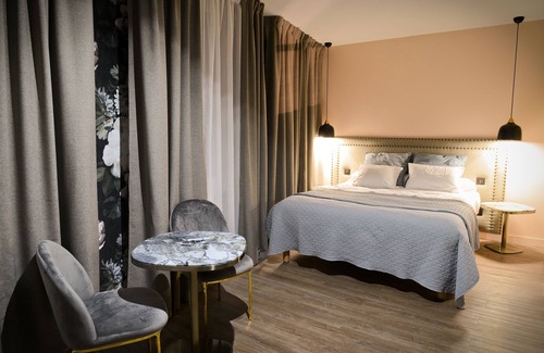 Viarmes Hotel | Auberge la Renaissance