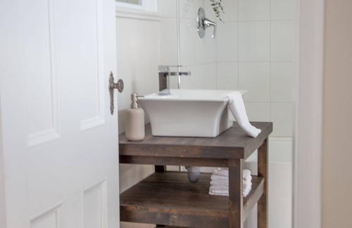 Jonquiere House | Auberge Québe Issime